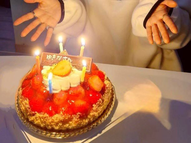 yukiiinya's tweet photo. 先週11日は誕生日でした！
たくさんお祝いしていただきとても幸せな1日を過ごしました😳
この1年も楽しく幸せに過ごします！！ https://t.co/ogmV7uxfU3