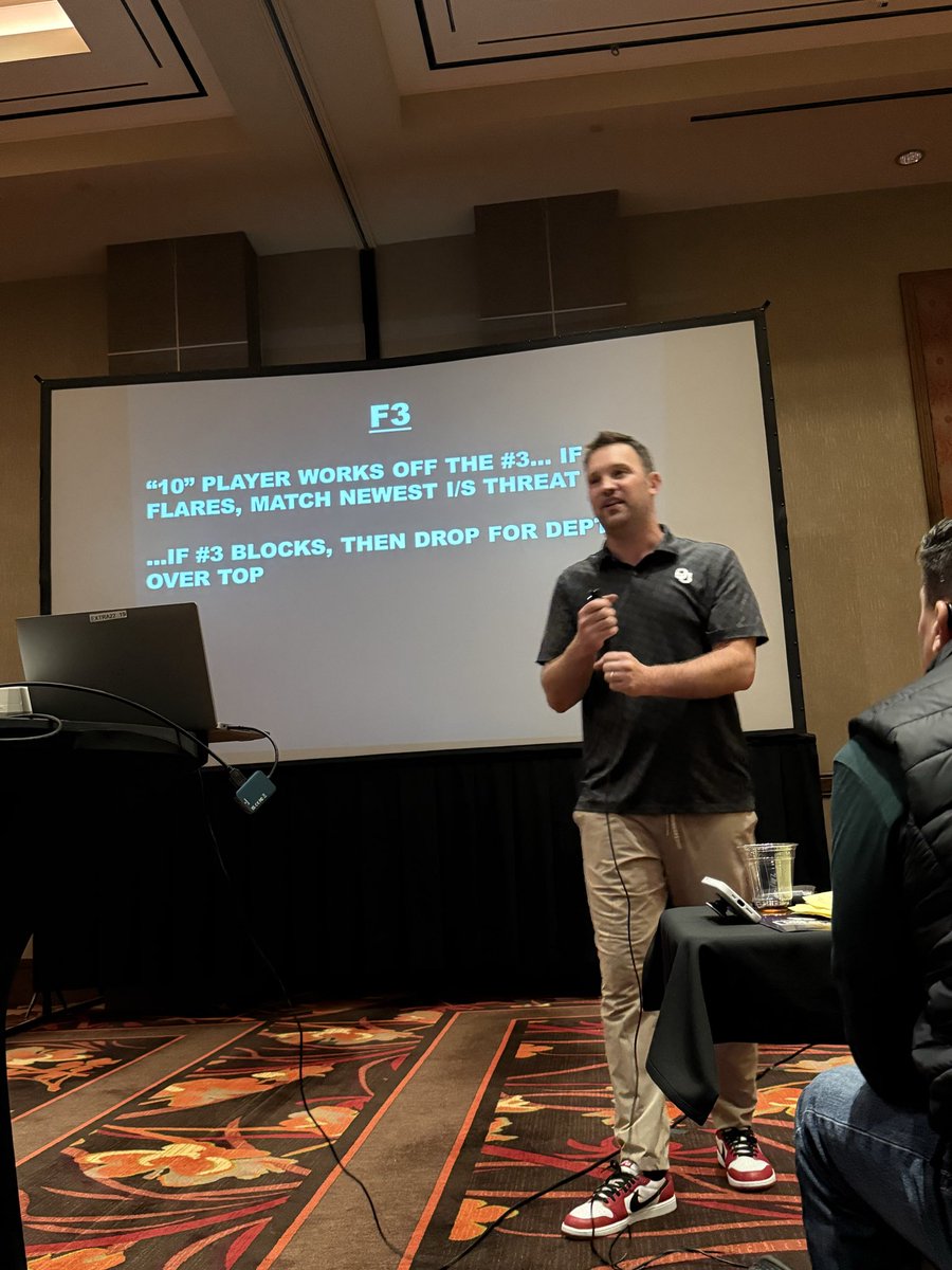 Coach Felicia Teeter tweet media