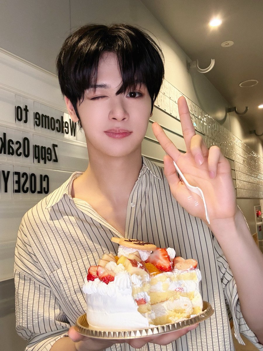 16th birthday and 22 now 🩷🩷🩷