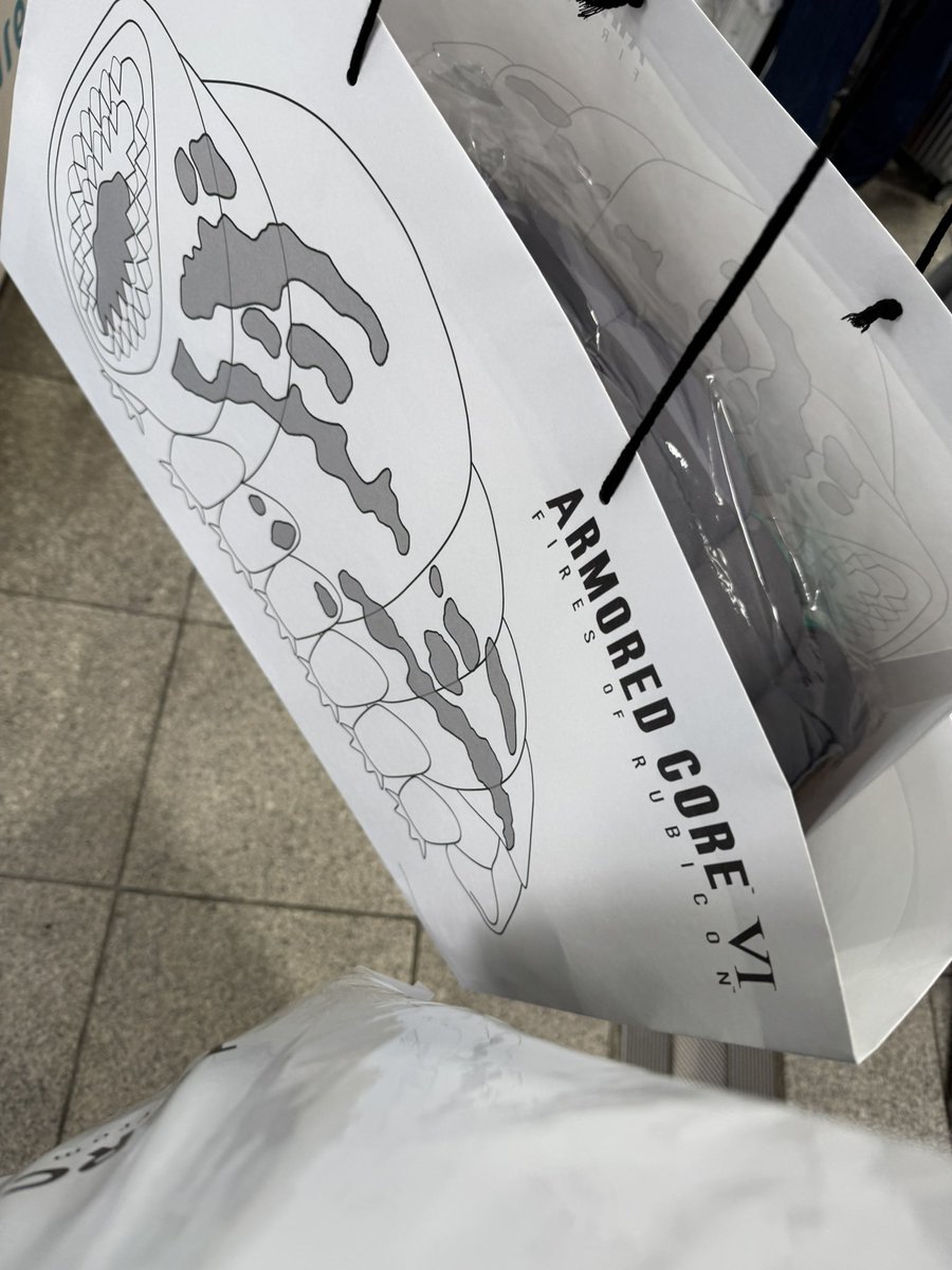 帰りにコトブキヤ寄ったらミールワームと出会ったからお迎えしちゃった