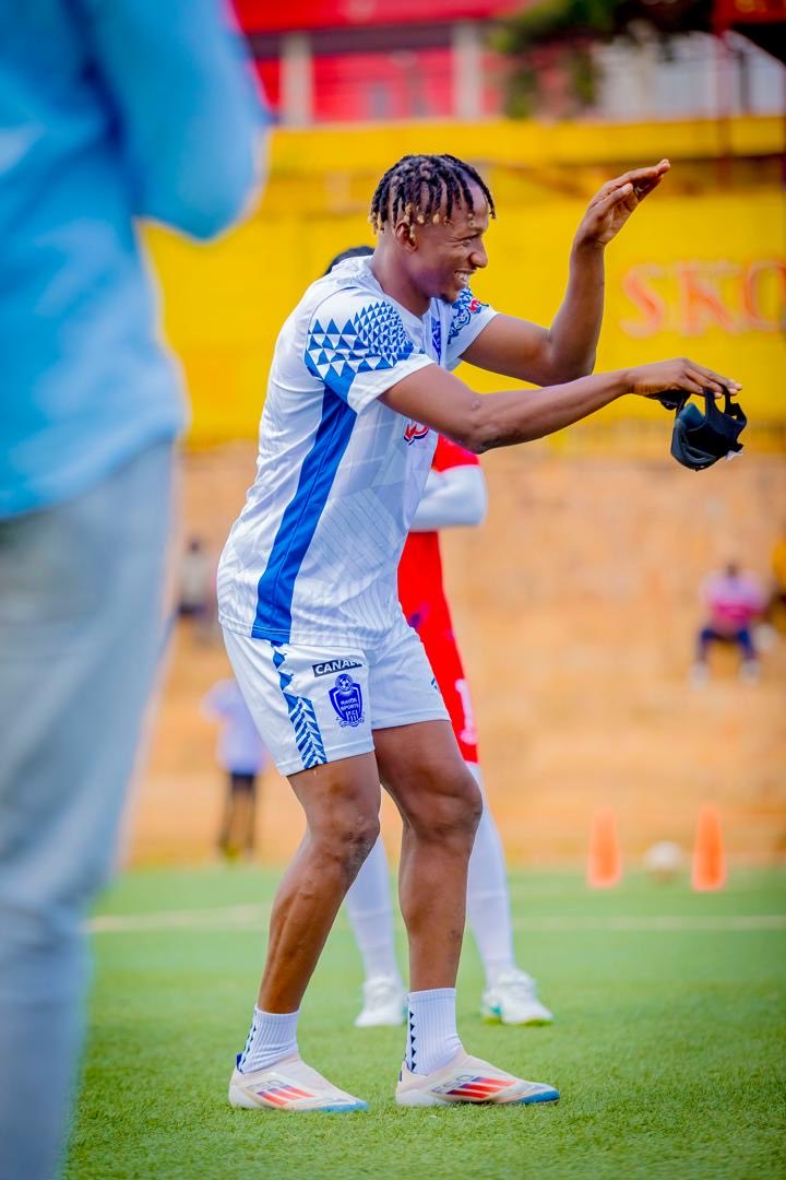rayon_sports's tweet photo. Kicking off the week with bigger smiles 

Uku niko dutanjyiye icyumweru cyacu , nabo se……..? 🤣🤣🤣🤣🤣🤣🤣🤣🤣🤣🤣🤣. https://t.co/hXoRVppK4o