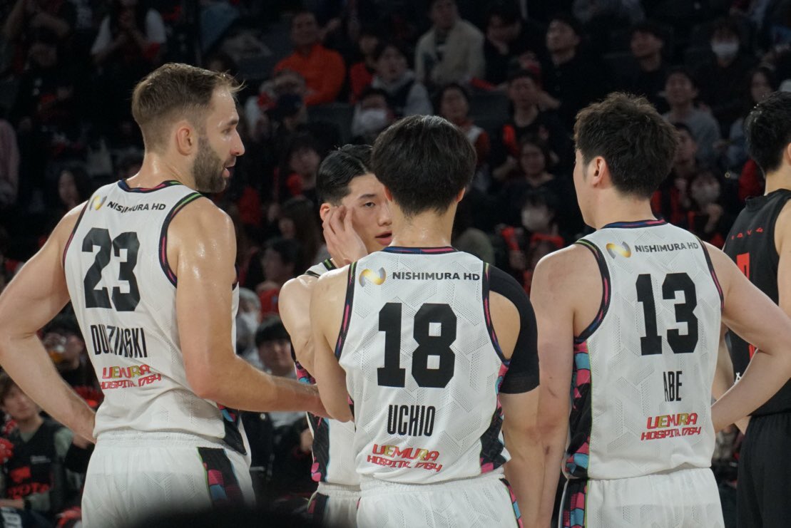 初めてベンチ後ろ側の席から観戦して、選手の真剣な表情を見れました