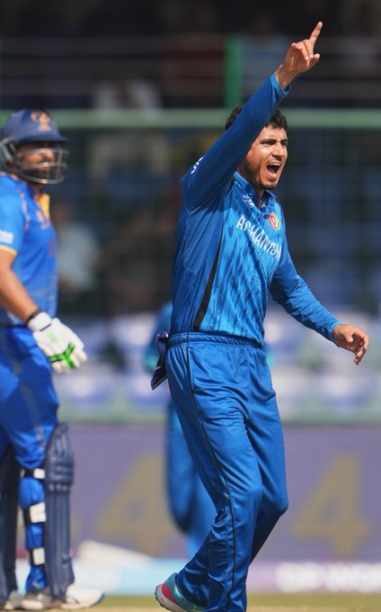 Mujeeb breaks the partnership! AFG back in the game 