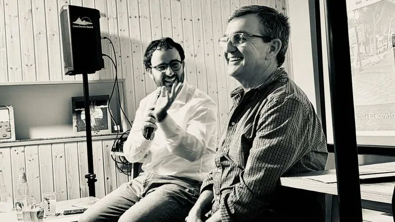 ‼️✍️Avui, que és dilluns, signo al <a href="/sdillums/">Setmanari Dillums</a> aquests apunts 

'Dillums, Fet i Tarragona Ràdio'

La sobirania periodística que demana <a href="/enric_gj/">Enric Garcia Jardí</a> necessita la complicitat d’una comunitat de lectors àmplia, inquieta i diversa. Feu-li confiança!

📷David Serra

dillums.cat/2026/02/15/opi…