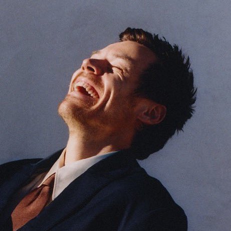 70sadoreharry's tweet photo. He looks so happy 🤍 https://t.co/uTZcviP3cX