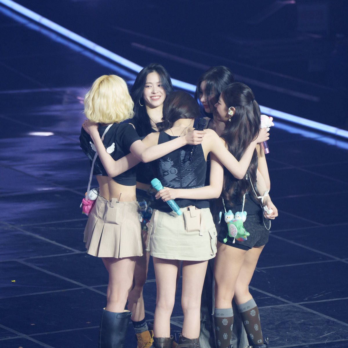 260215 있지

다섯명이어서 더 빛나는 우리 있지

#있지 #예지 #리아 #류진 #채령 #유나
#ITZY #YEJI #LIA #RYUJIN #CHAERYEONG #YUNA