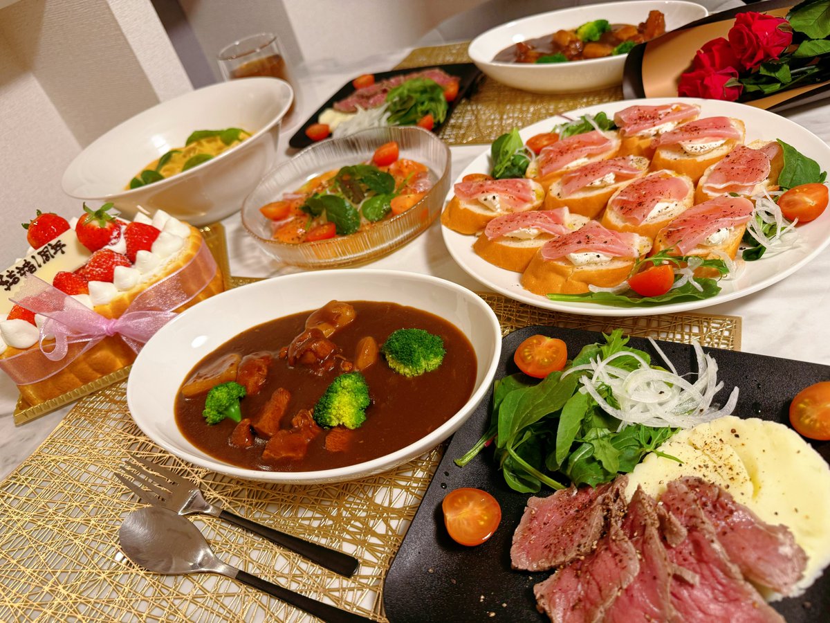 90neki's tweet photo. バレンタインに結婚記念日に
家族ピクニックに全部手作り頑張った🫧
料理が楽しい。笑

この前@td9977i4k familyに久々に遊びに行かせてもらいました♡ベビ丸を皆んなに会わせられてよかった♡
ボスには会えませんでした😇
まだ大阪離れて1年ですがさみしくなりました。笑
月1は大阪にいきたいです、、 https://t.co/9jd4P1pixL
