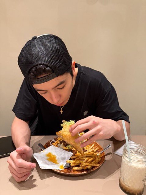 나 몇일전에 타코먹었는데
딱!! 이사진 생각남