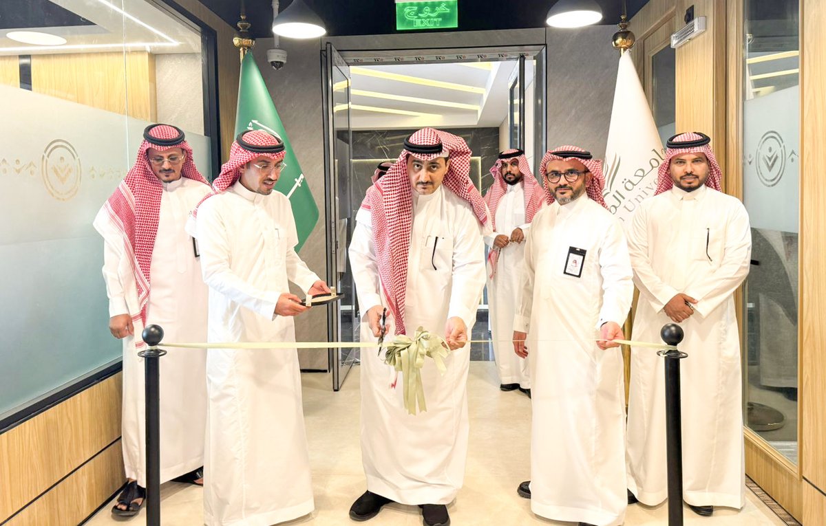 umajmaah's tweet image. رئيس #جامعة_المجمعة يدشّن المقر الجديد لمعهد الدراسات والخدمات الاستشارية ، ويترأس اجتماعًا لمناقشة التوجهات الإستراتيجية للجهات ذات الإيرادات الذاتية في الجامعة ، وذلك لتعزيز الكفاءة المالية وتحقيق مستهدفات رؤية الجامعة المستقبلية .