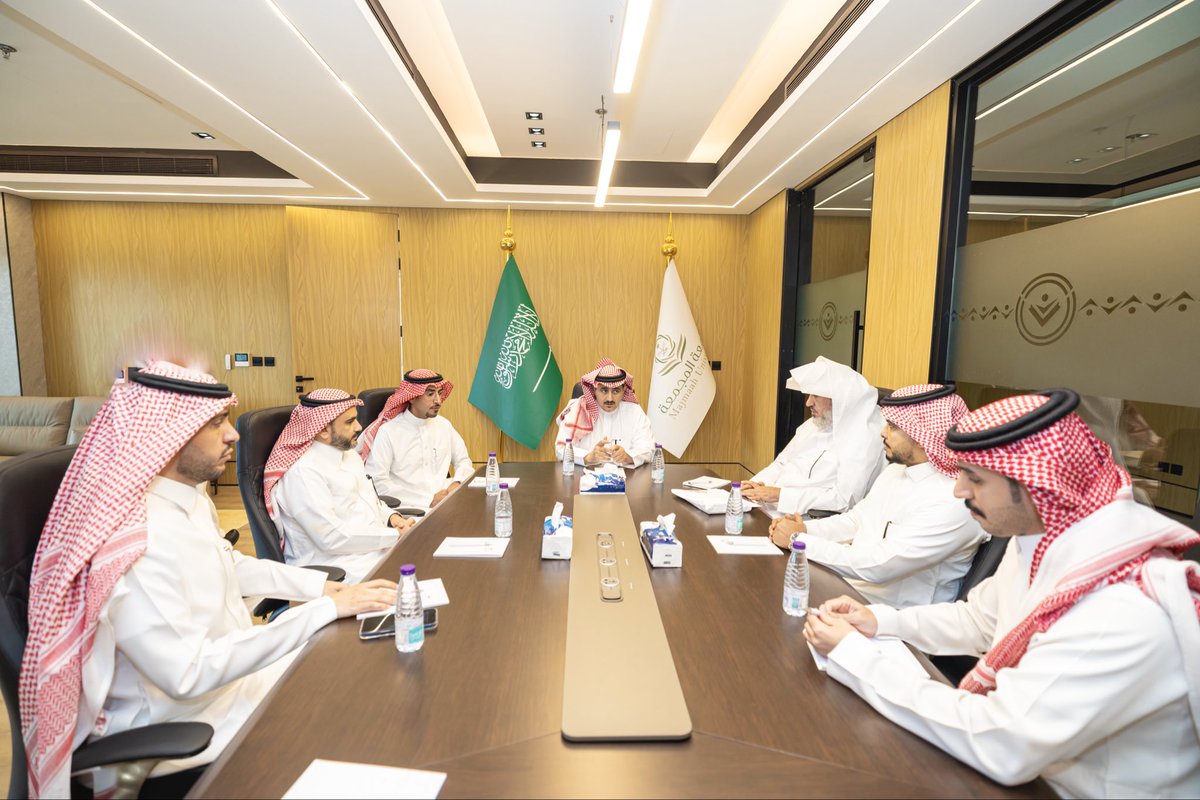 umajmaah's tweet image. رئيس #جامعة_المجمعة يدشّن المقر الجديد لمعهد الدراسات والخدمات الاستشارية ، ويترأس اجتماعًا لمناقشة التوجهات الإستراتيجية للجهات ذات الإيرادات الذاتية في الجامعة ، وذلك لتعزيز الكفاءة المالية وتحقيق مستهدفات رؤية الجامعة المستقبلية .