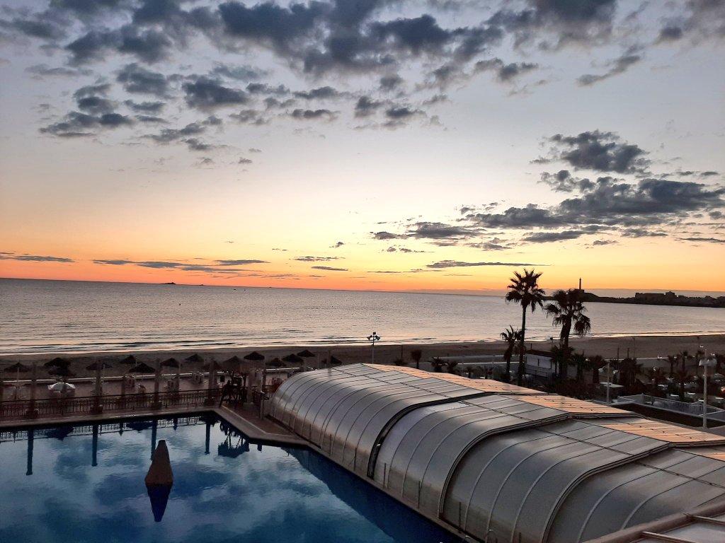 "Tu misión es el sendero luminoso que sigues, no importa lo oscura que pueda caer la noche"
#FelizLunes
#FelizSemana