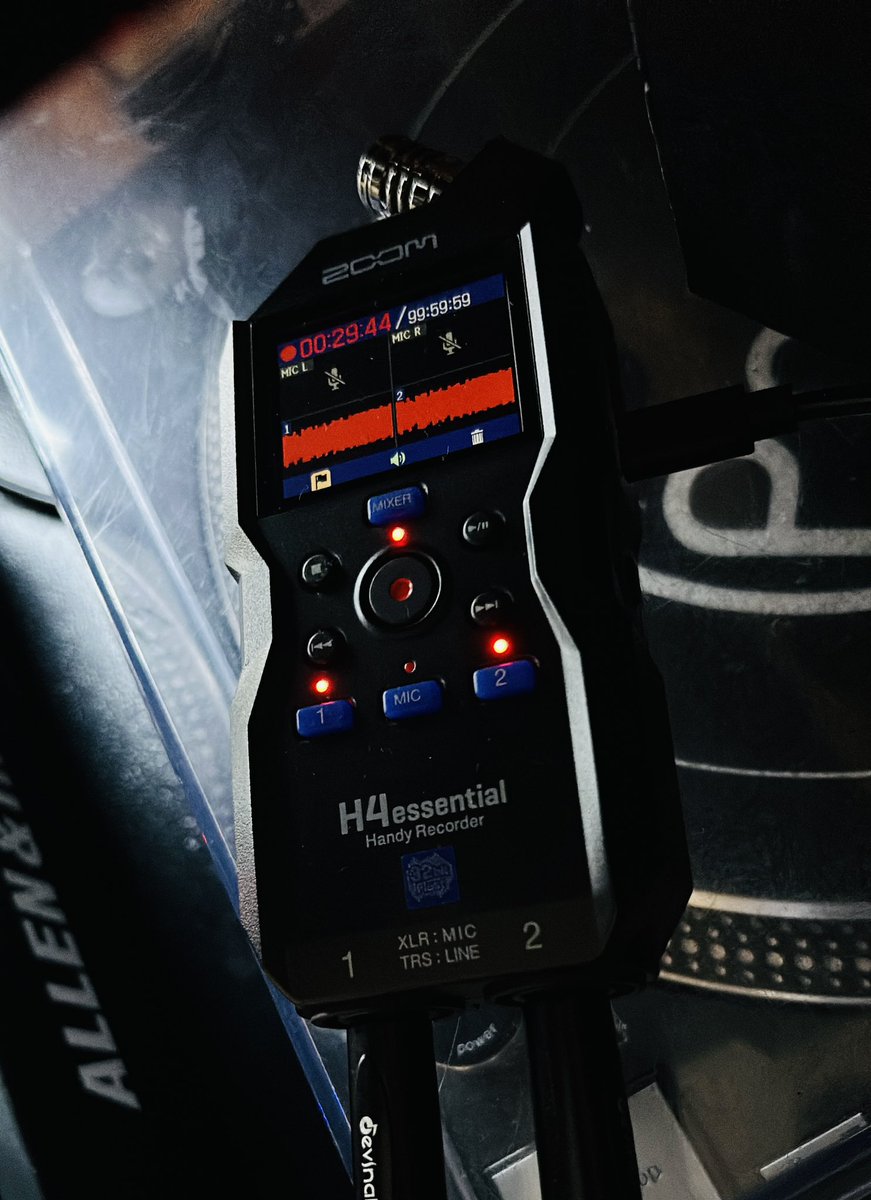 LondonTechno1's tweet photo. This thing is an absolute game changer 😀

@ZoomSoundLab #h4essential 

#djmix #audiorecording #music https://t.co/85duBNZX7F