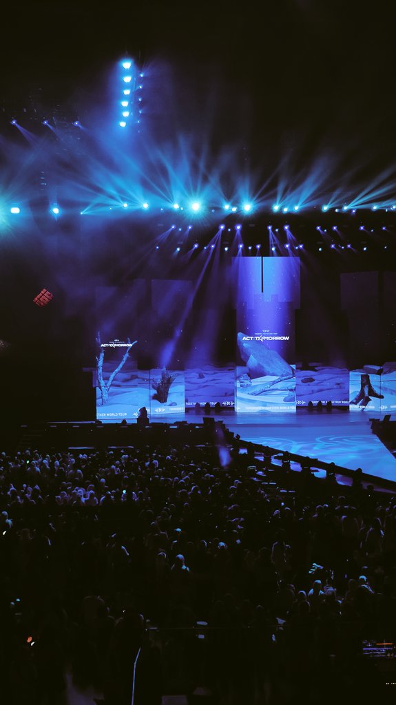 beommarii's tweet image. Pernah ga? Konser tp rasanya kaya dateng ke kondangan mantan 😭😭😭😭