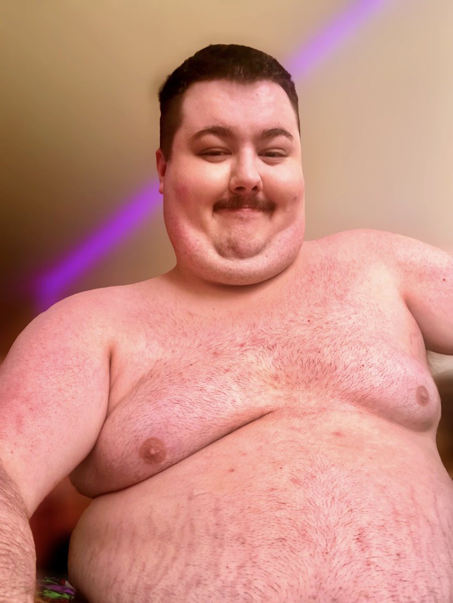 cornfedhog's tweet image. Have a great week &amp;amp; suck some moobies💋 #massivemonday