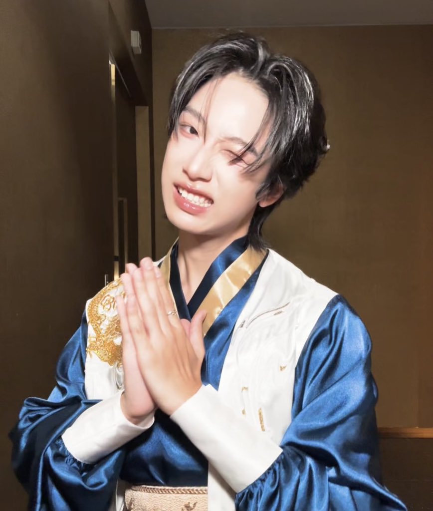 kh1ovele's tweet image. นี่เป็นเฮีย นี่ก็หวง