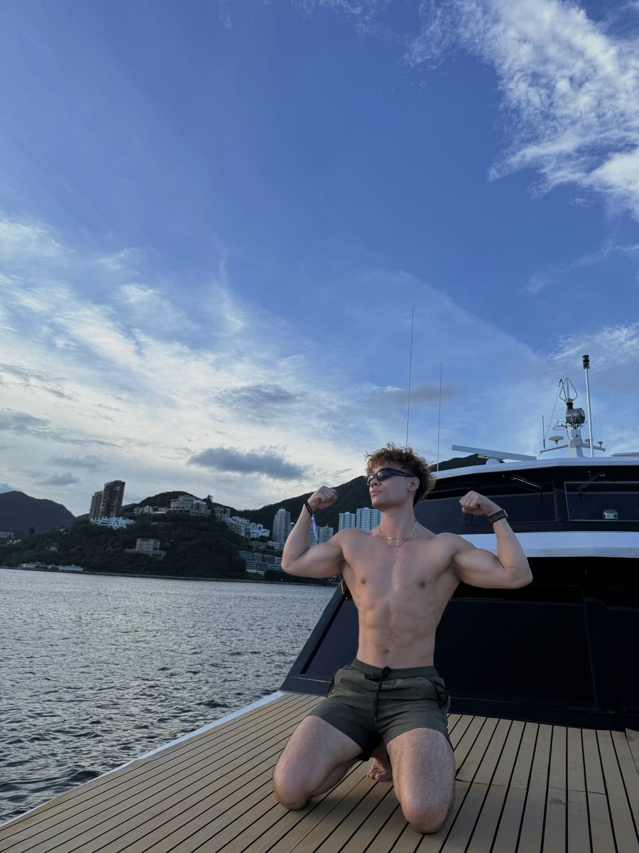 andrewleexx's tweet photo. summer never ends https://t.co/hlRc2DYdXi