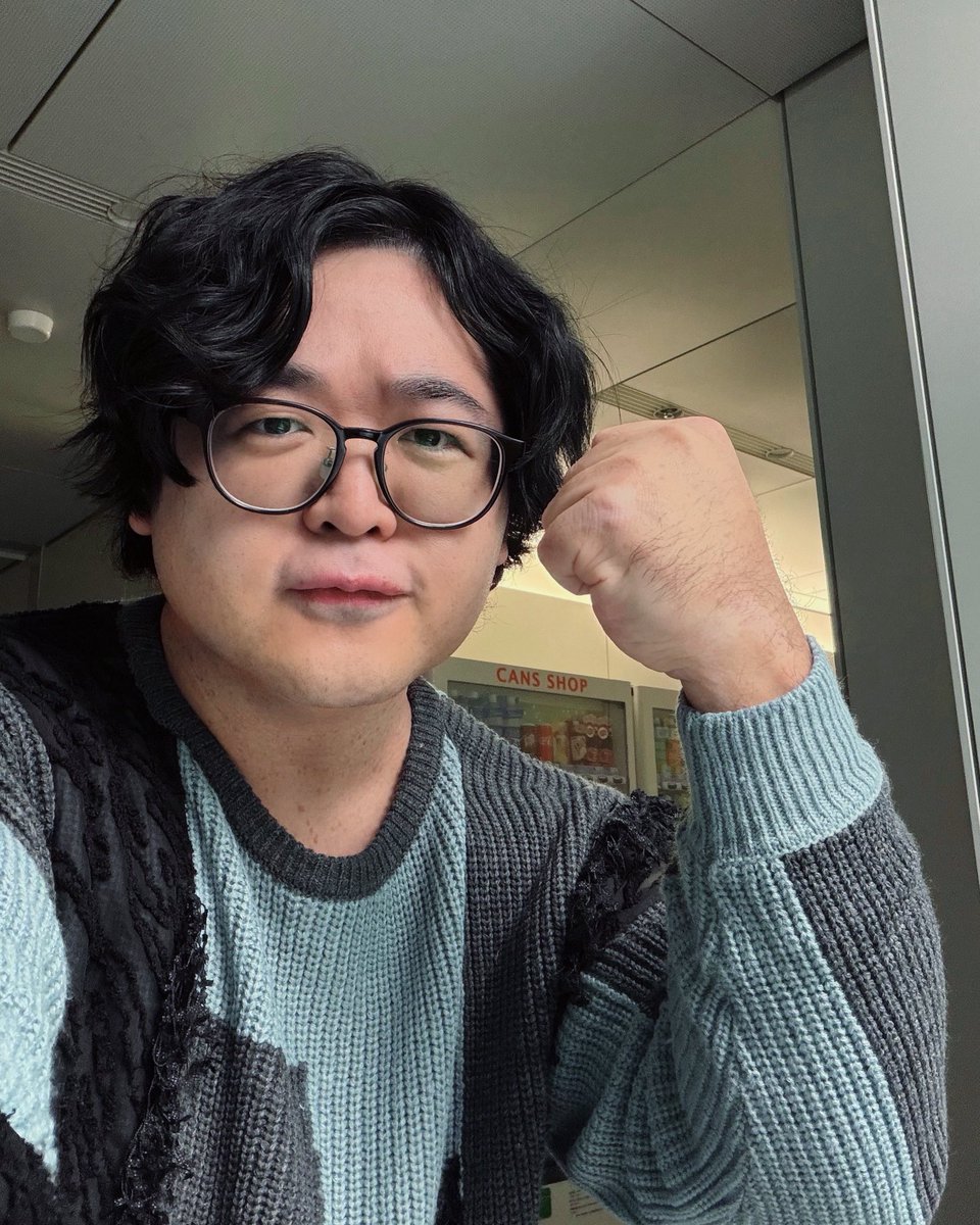 「さわやかに頑張るぞ！」みたいな写真を撮りたかったのに
そこそこの暴力を振るう人になってしまいました

月曜火曜は、日本テレビ news every.ナレーションしております！
今週も無理せず頑張っていきましょう〜