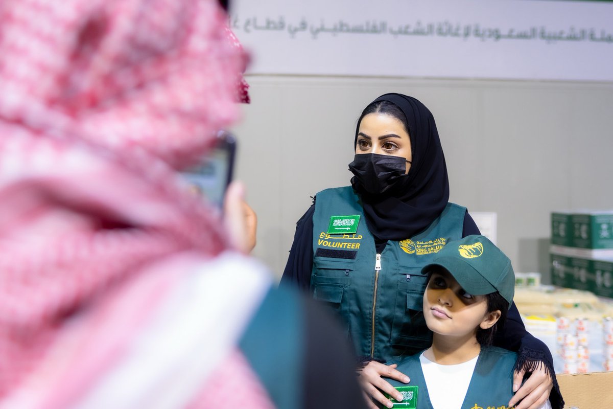 Fahdafahadk's tweet photo. From the Kingdom of Saudi Arabia, we extend our unwavering solidarity to the people of #Palestine 🇸🇦🇵🇸

Through the dedicated efforts of the King Salman Humanitarian Aid and Relief Centre (KSrelief), we continue to deliver critical humanitarian assistance — including medical supplies, food aid, shelter support, and emergency relief — to families in urgent need.

This campaign reflects the Kingdom’s enduring commitment to compassion, humanitarian responsibility, and standing by those facing hardship.
Every donation carries hope. Every contribution helps save lives.

Together, we reaffirm that humanity knows no borders — and that solidarity remains stronger than adversity.

من المملكة العربية السعودية، نُجدد تضامننا الكامل مع أهلنا في #فلسطين.

ومن خلال جهود مركز الملك سلمان للإغاثة والأعمال الإنسانية (KSrelief)، نواصل تقديم المساعدات الإنسانية العاجلة، بما يشمل الدعم الطبي، والإمدادات الغذائية، والمأوى، والإغاثة الطارئة للأسر المتضررة.

تعكس هذه الحملة التزام المملكة الراسخ بالقيم الإنسانية، وبمبدأ الوقوف إلى جانب المحتاجين في أوقات الأزمات.

كل تبرع هو رسالة أمل، وكل مساهمة تصنع فرقًا في حياة المحتاجين.

معًا نؤكد أن الإنسانية تتجاوز الحدود، وأن التضامن أقوى من كل ازمة.
