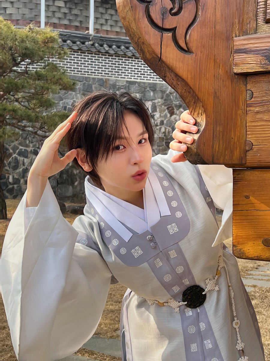 [📸] #IDID_IT
까꿍~~ 👀 찾았다!
2026년 복 제일 많이 받을 사람 !!

위딧 모두 새해 복 많이 받아 ᢉ𐭩 ᩚ

#IDID #아이딧