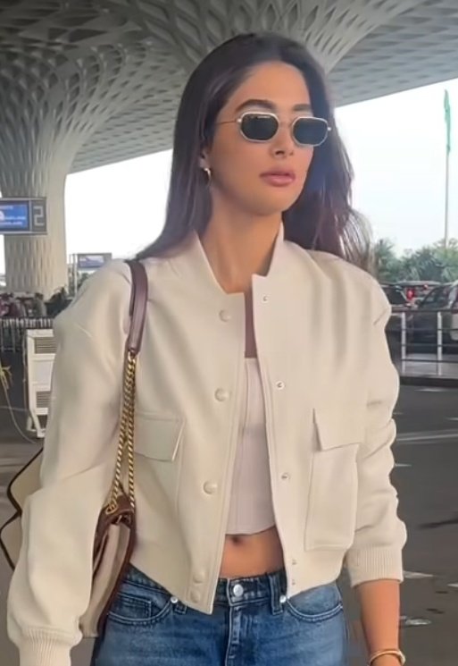 #PoojaHegde spotted from Airport