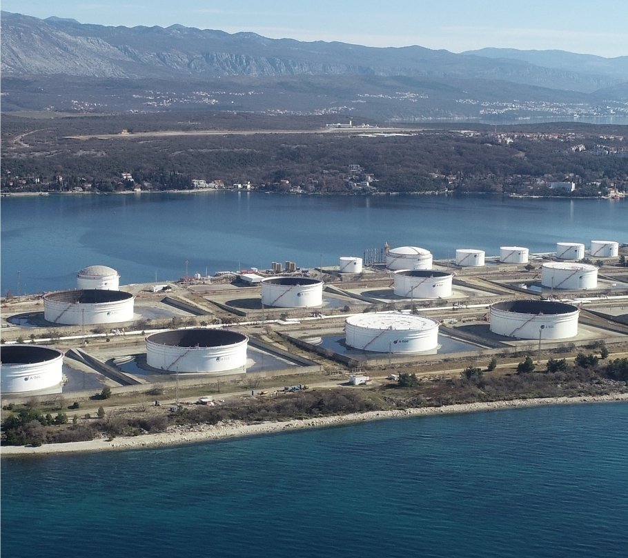 Croatia has acted responsibly and transparently on regional energy security - and we will do so again for our Hungarian <a href="/FM_Szijjarto/">Péter Szijjártó</a> and Slovak friends <a href="/SakovaSr/">Denisa Saková - ministerka vnútra SR</a>, while fully respecting our Ukrainian allies and the daily suffering they endure. 

When we were told the Adria