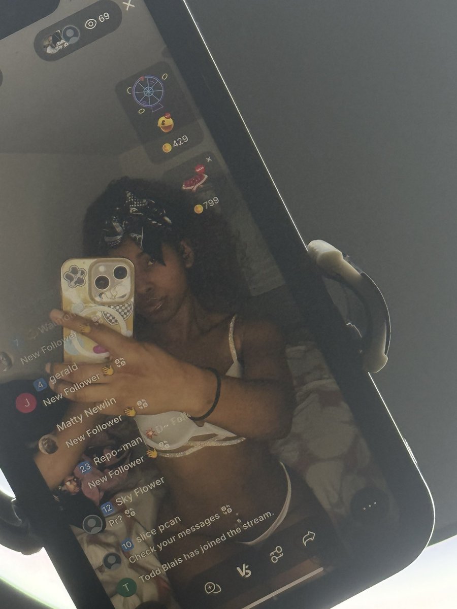 lilmaivyyyyy's tweet photo. Her own bag, her own lane 🫦🤍 https://t.co/GslmSHRddi