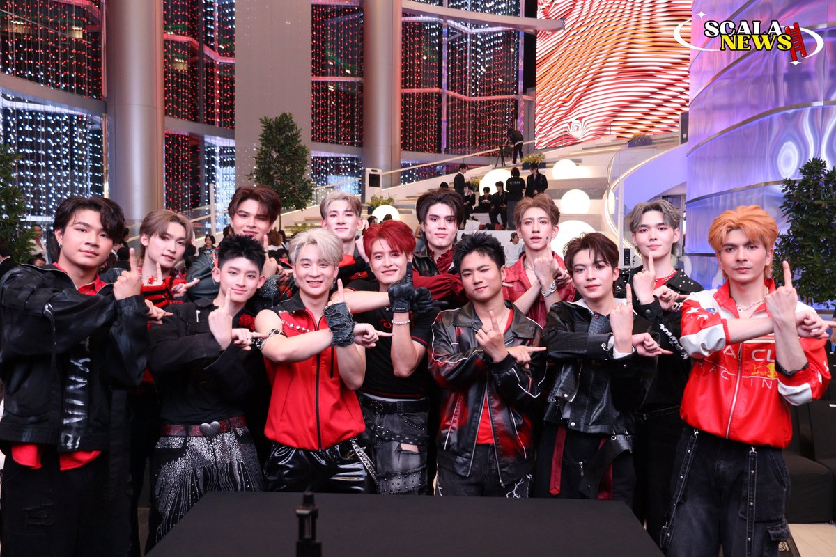 newsscalaa's tweet photo. ขอแสดงความยินดีกับหนุ่ม ๆ “Compass” ทั้ง 13 คน สำหรับการเริ่มต้นบนเส้นทางบทใหม่ของพวกคุณ 💝🌹

ขอให้ก้าวต่อไปเต็มไปด้วยโอกาส ความสำเร็จ และรอยยิ้มเสมอนะครับ ✨

#compassdfjentertainment 
#compass #dfjentertainment
#Tpop @compassdfj 

🔗 รูปภาพเพิ่มเติม https://t.co/q8C07G5vgF https://t.co/dPh6M6Tg1v