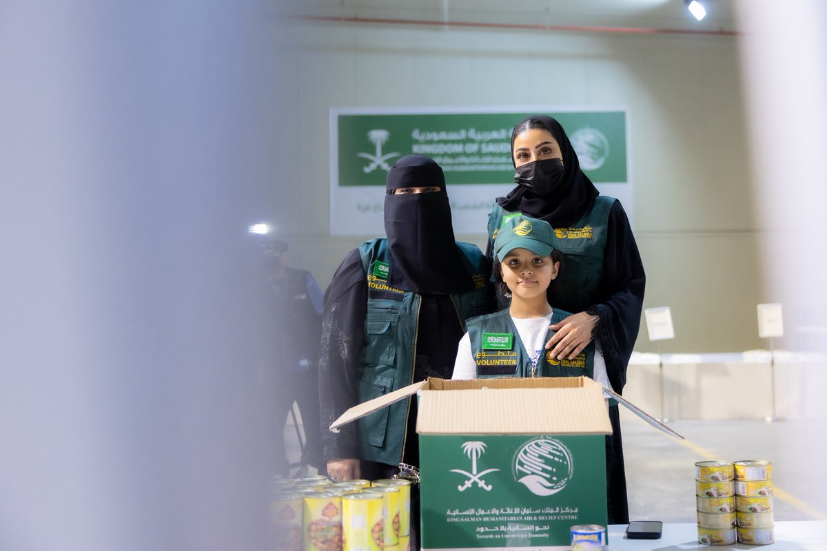Fahdafahadk's tweet photo. From the Kingdom of Saudi Arabia, we extend our unwavering solidarity to the people of #Palestine 🇸🇦🇵🇸

Through the dedicated efforts of the King Salman Humanitarian Aid and Relief Centre (KSrelief), we continue to deliver critical humanitarian assistance — including medical supplies, food aid, shelter support, and emergency relief — to families in urgent need.

This campaign reflects the Kingdom’s enduring commitment to compassion, humanitarian responsibility, and standing by those facing hardship.
Every donation carries hope. Every contribution helps save lives.

Together, we reaffirm that humanity knows no borders — and that solidarity remains stronger than adversity.

من المملكة العربية السعودية، نُجدد تضامننا الكامل مع أهلنا في #فلسطين.

ومن خلال جهود مركز الملك سلمان للإغاثة والأعمال الإنسانية (KSrelief)، نواصل تقديم المساعدات الإنسانية العاجلة، بما يشمل الدعم الطبي، والإمدادات الغذائية، والمأوى، والإغاثة الطارئة للأسر المتضررة.

تعكس هذه الحملة التزام المملكة الراسخ بالقيم الإنسانية، وبمبدأ الوقوف إلى جانب المحتاجين في أوقات الأزمات.

كل تبرع هو رسالة أمل، وكل مساهمة تصنع فرقًا في حياة المحتاجين.

معًا نؤكد أن الإنسانية تتجاوز الحدود، وأن التضامن أقوى من كل ازمة.