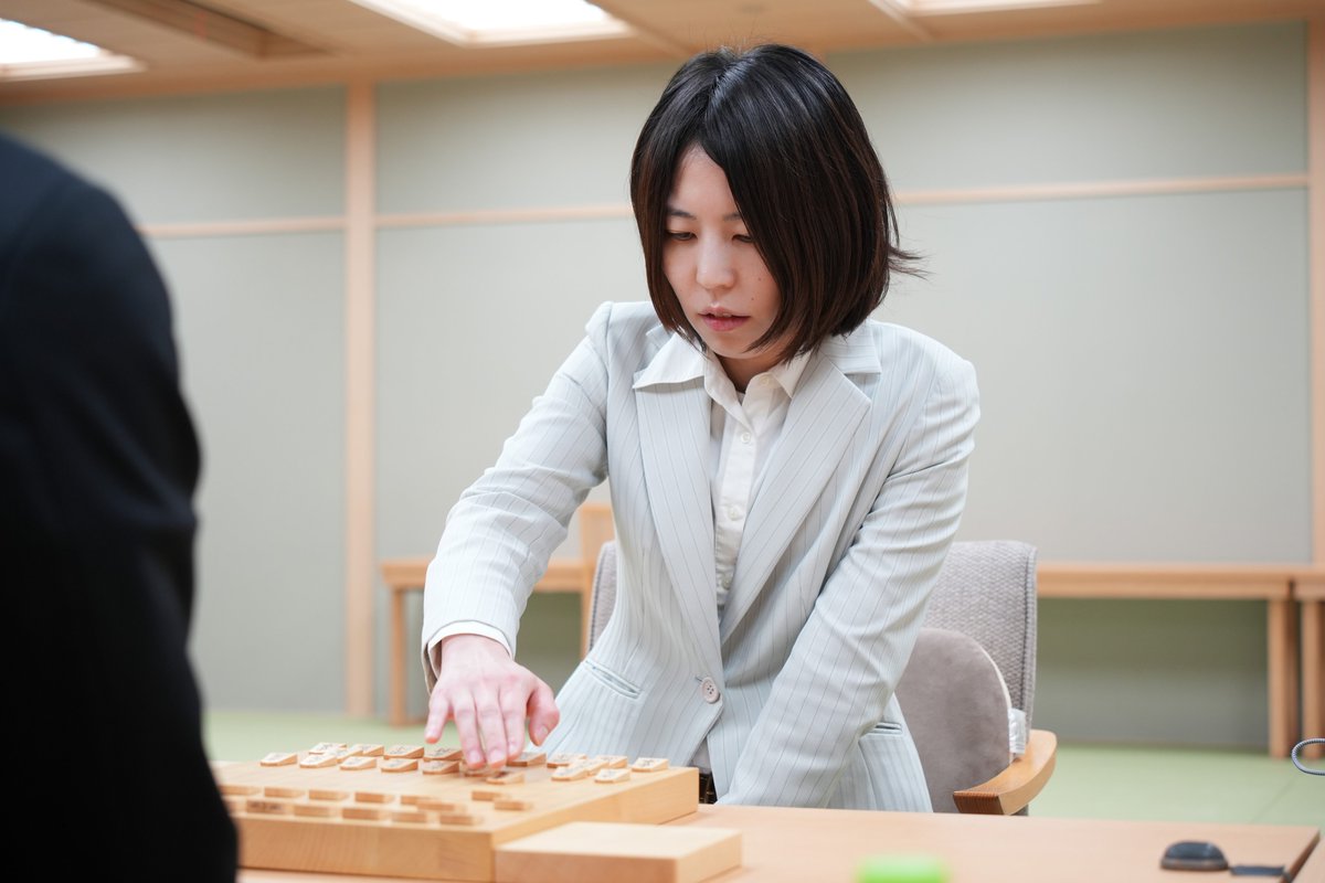 asahi_shogi's tweet photo. 北〕福間香奈女流五冠の棋士編入試験五番勝負第２局。片山史龍四段に敗れ、０勝２敗に。合格には残り３局を３連勝するしかありません。第３局は３月27日、生垣寛 人四段と。 https://t.co/PV250f39P8