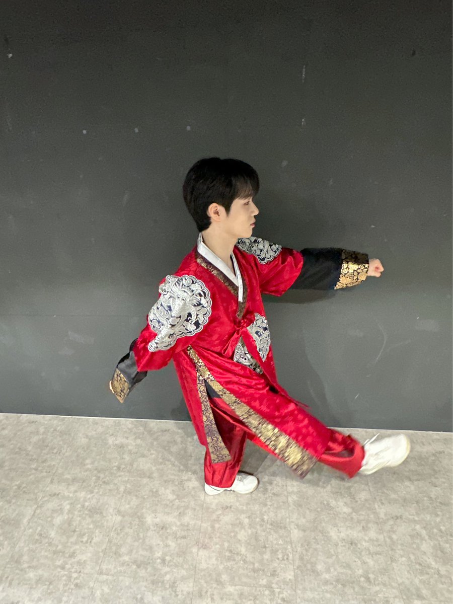 [#김희수] 위즈! 새해 복 많이 받아~🙇‍♂️🧧