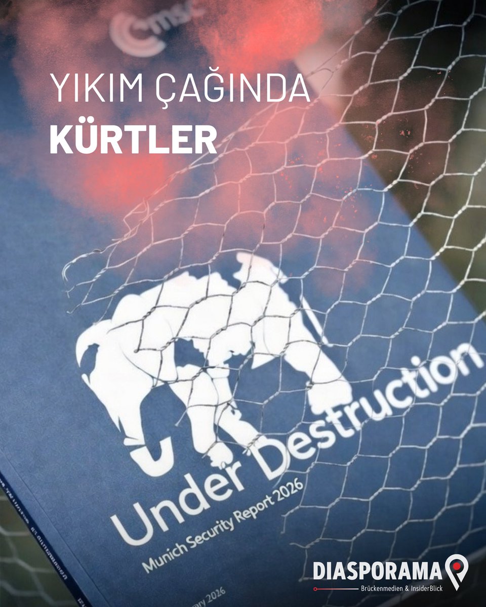DiasporamaNews's tweet photo. Yıkım Çağında Kürtler: Münih’in Koridorlarında Görünür, Raporlarda Yok

2026 Münih Güvenlik Konferansı’nın kalabalık koridorlarında Kürt liderler vardı, ama konferansın kalın raporlarında isimleri yoktu. Kürt meselesi, “yıkım altında” resmedilen yeni dünya düzeninde bir başlık değil, ancak o yıkımın geçtiği fay hattının ta kendisi.

Neçirvan Barzani, Mazlum Abdi ve İlham Ahmed Münih sahnesinde aktifti. Kürt heyetleri hem ABD hem AB temsilcileriyle görüşmeler yürüttü, ancak Münih Güvenlik Raporu’nun sayfalarında Kürt bölgelerine ayrılmış tek bir bölüm yer almadı. Bu sessizlik, uluslararası düzenin krizine dair anlatının Kürtler gibi devletsiz halkları nasıl paranteze aldığını gösteriyor.

Konferans, ABD, Avrupa Birliği ve Birleşmiş Milletler’in de desteklediği SDF‑Şam entegrasyon anlaşmasının hemen ardından toplandı. Şam yönetiminin 13 No’lu kararnamesiyle “hak güvenceleri” vadetmesi, diplomatik kulislerin sıcak başlığıydı. Ancak NATO Genel Sekreteri Mark Rutte’nin “Buraya Kürtleri tartışmaya gelmedim” çıkışı, Kürt dosyasının Batı açısından hâlâ “rahatsız edici yan konu” statüsünde olduğunu açıkça ortaya koydu.

Raporun diliyle bakıldığında Kürt meselesi, yıkılan düzenin değil; “adı anılmayan kurbanlarının” bir örneği. Raporda öncelikler Ukrayna cephesi, Hint‑Pasifik dengesi ve ticaret savaşları. Ne Suriye'nin kuzeyinden ne de Erbil‑Bağdat çizgisinden bahsediliyor. Buna karşılık, Kürt aktörler için toplantının siyasi anlamı büyüktü: ABD’nin bölgeden çekilme eğilimi ve Avrupa’nın güvenlik odağının Ukrayna’ya sıkışması, artık kendi kaderini belirleme alanını daraltıyor.

Raporun alt metni açık: Washington artık müttefiklerini kendi ayakları üzerinde durmaya zorluyor. Kürt sahasında bu, Amerikan korumasının zayıfladığı, yerel güçlerin yeniden sahneye çıktığı bir dönemi işaret ediyor. Rojava’daki özerk yönetim, Şam’la entegrasyon, Ankara’nın baskısı ve belirsiz ABD ve Avrupa güvenceleri arasında sıkışmış durumda. Güney Kürdistan yönetimi, Neçirvan Barzani’nin von der Layen, Macron ve Rubio gibi isimlerle yaptığı ikili görüşmelere rağmen, bu diplomatik kazançları kalıcı statüye dönüştürme mücadelesi veriyor.

Münih Güvenlik Raporu 2026, dünyayı üç katmanda “yıkım çağında – under destruction” olarak resmediyor: kurumlar çözülüyor (BM, NATO, WTO), demokrasiler içerden aşınıyor, toplumlar güvenini kaybediyor. 
Kürtlerin görünürlüğü, aslında düzenin çelişkisini yansıtıyor. Kurallara dayalı uluslararası sistem, statüsüz halkların haklarını sözleşmelerle koruyamadığında inandırıcılığını kaybediyor.

Kürtler için artık soru, bu yıkımın altında kalmak değil, yeni düzenin inşasında yer alıp almayacakları. Entegrasyon anlaşmaları, anayasal hak vaatleri ve BM kararlarında gömülü güvence maddeleri, geleceğin diplomatik “mikro mimarisi” olabilir. Ancak bu maddeler, tıpkı konferansın koridorlarında olduğu gibi, kâğıt üzerinde görünür olup siyaseten yok sayılmaya da mahkûm kalabilir.

Münih’in sessizliğinde asıl ses, şu uyarıda gizliydi: Her küresel sarsıntıda en önce yıkılanlar yine devletsizler oluyor. Ama aynı zamanda, bu sessiz aktörler, her defasında tarihin denklemine yeniden girmeyi başarabiliyor. Belki de 2026 Münih Konferansı’nın asıl hatırlatması buydu. #MSC2026