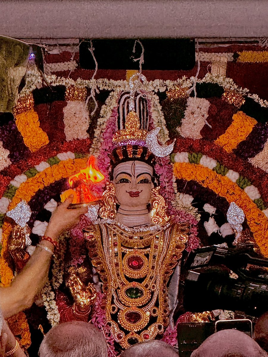 Satheshkumar99's tweet photo. My POV during MahaShivarathiri❤️ 

Ps: Theres one pic, its like Parvathi gazes at her Shiva❤️ https://t.co/fb7ufdKodN