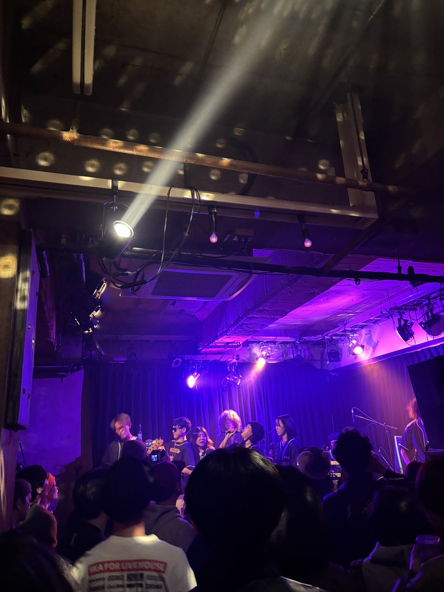 Vamos！ merci merci me 企画@下北沢THREE。各地域のバンド&amp;DJ、お客さんが猛烈に楽しんでいる空間に酔いました。
ナイスなクロスカルチャーパーティー。