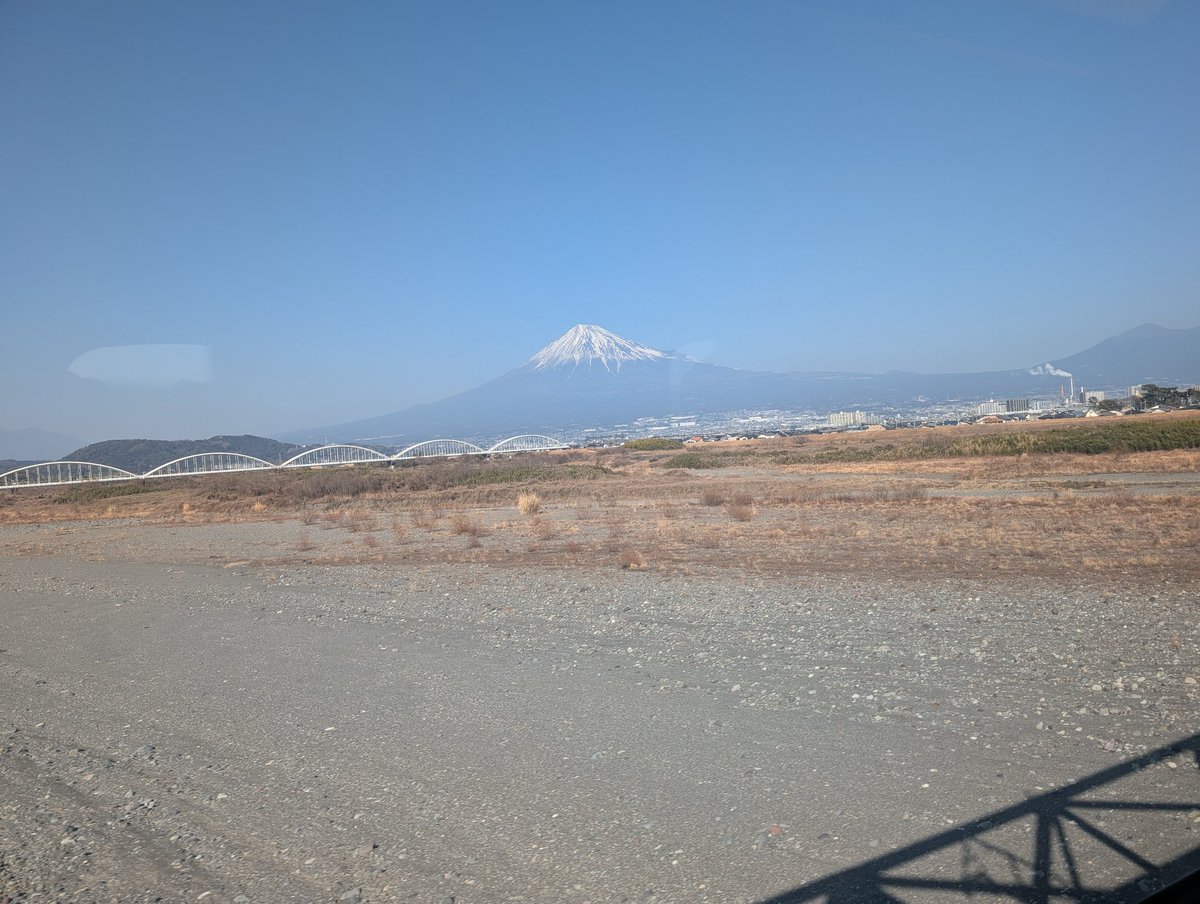 昨日新幹線から撮影しました、富士山