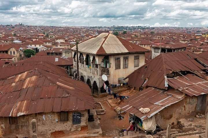 Which city has more brown roofs?

Abeokuta            OR                 Ibadan