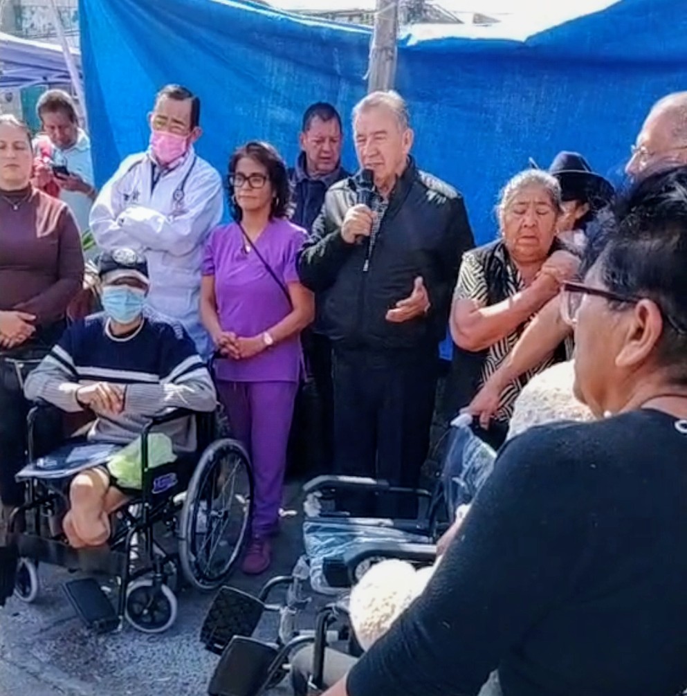 Llama David Parra en Jornada Médico Asistencial desde Loma Colorada a fortalecer el principal núcleo de la sociedad, la familia.
El lider social, puso de relieve que es momento de humanizarse, de evitar confrontaciones y egoísmos entre iguales.