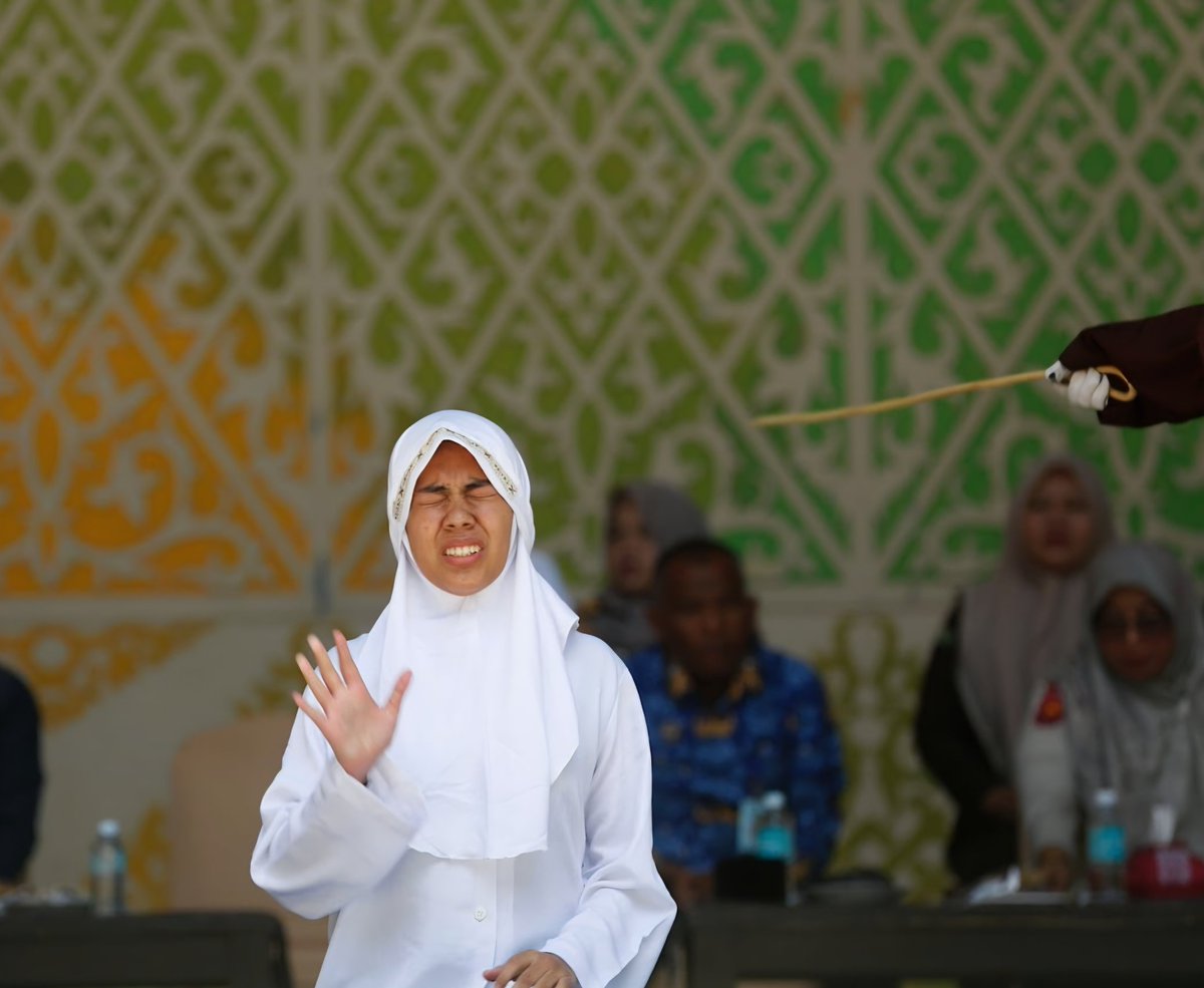 아니 씨발 내 트윗 삭제됐어 난 그냥 인도네시아에서 벌어지는 일을 올린거뿐인데 너무 잔인하대ㅋㅋㅋㅋㅋ