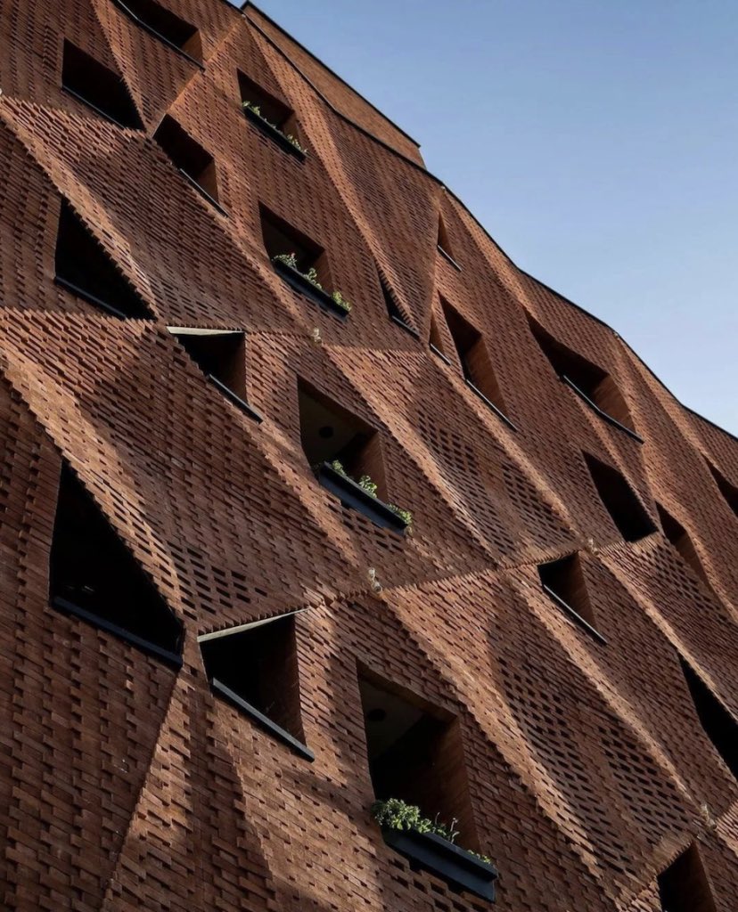 A really interesting article that explores how the sanctions that Iran has faced for the past two decades have shaped local architecture 

In particular, how sanctions have been both an ‘obstacle’ and a ‘positive force’ on architecture 

nakedcapitalism.com/2026/02/an-ira…