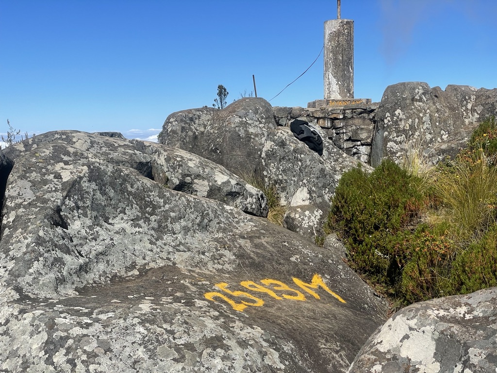 Were at the beacon its 2593m, Nyangani Mountain
#visitnyanga #educationaltours
#VisitZimbabwe