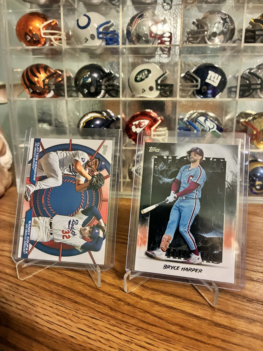 BSKeller's tweet image. #GIVEAWAY 🔔

Allotment of 8 Baseball Cards. 
Don’t need to follow. 
I just ask you like, repost &amp;amp; maybe check my eBay store in profile. I am selling what I have left and trying to get out of the sports card world. 
Drawing for winner will be the night of Feb. 19th.

Thanks!