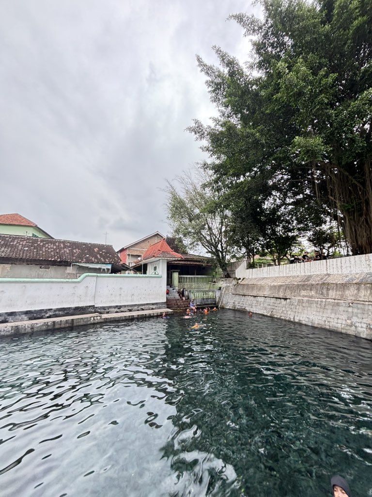suka_telanjang tweet media