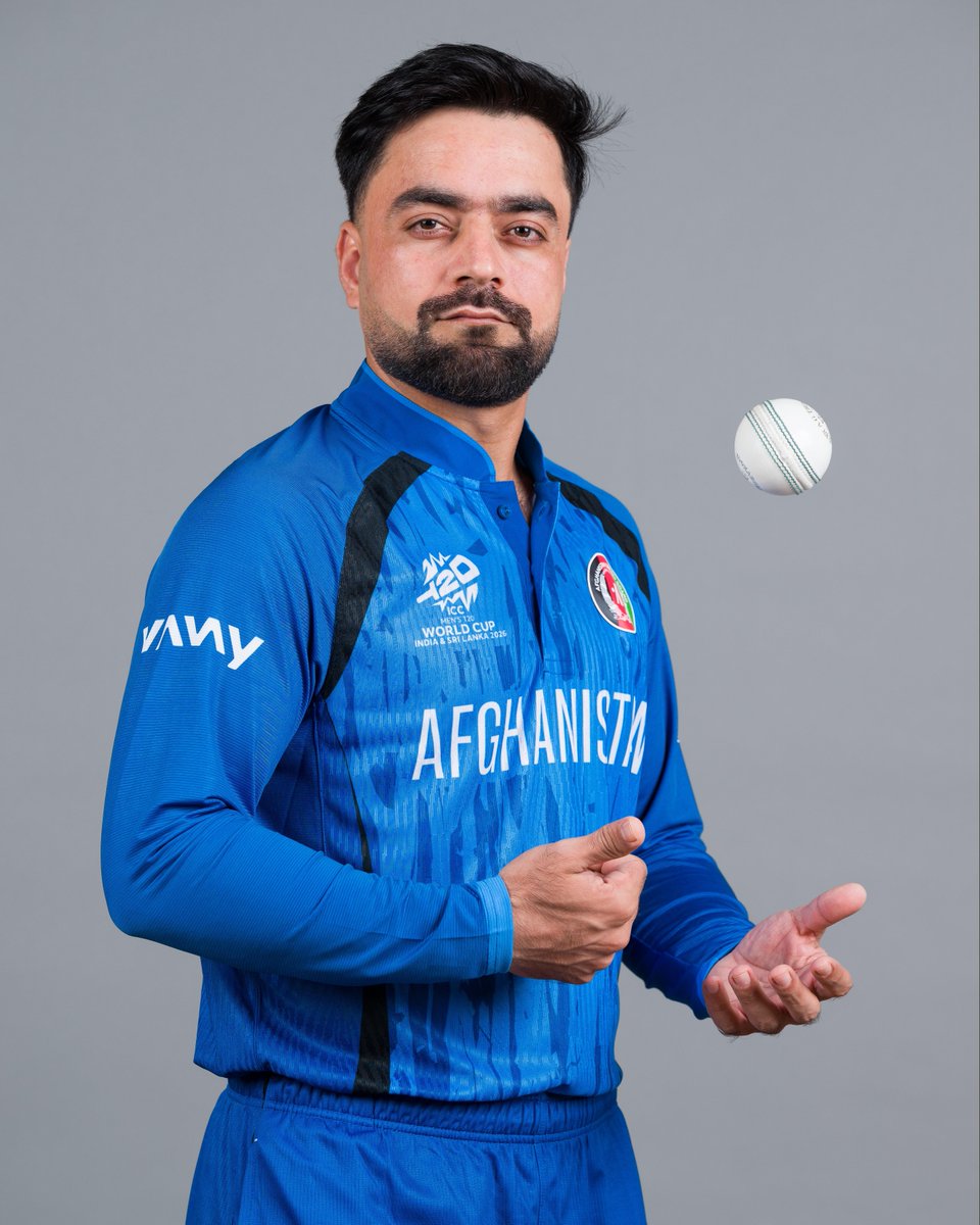 Players with 700 T20 wickets: 

1. Rashid Khan

End of list 👑🐐