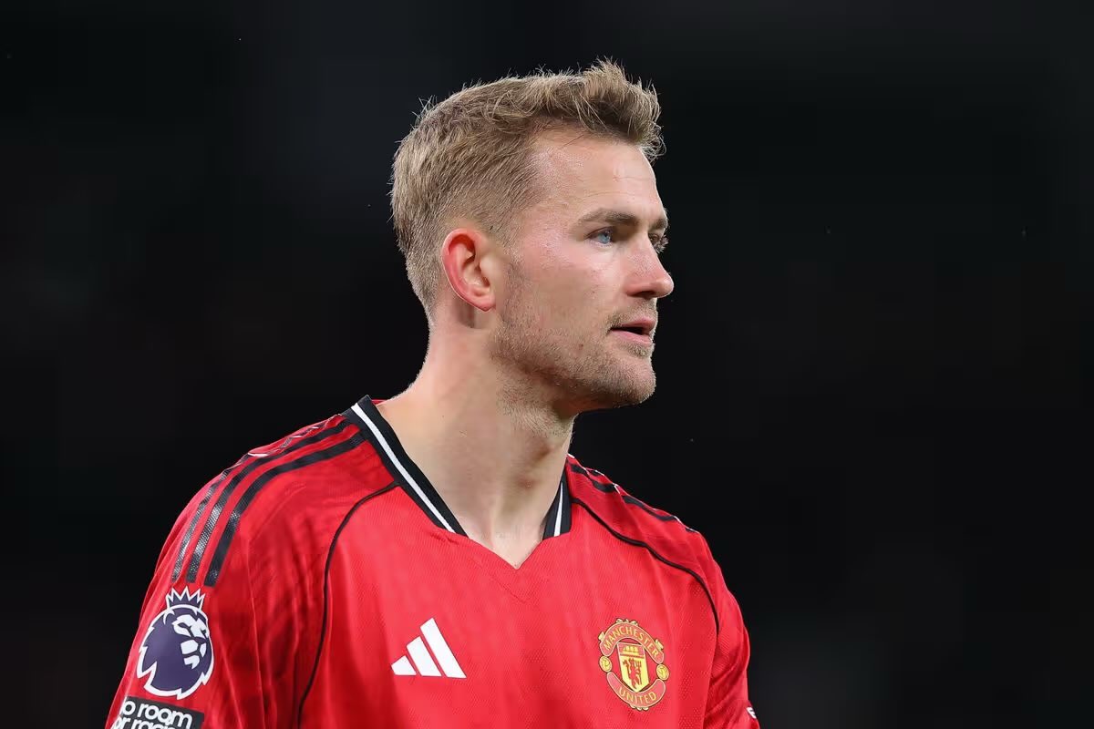 mufcMPB's tweet photo. 🚨 JUST IN:

Matthijs de Ligt has set his sights on a return to action next month. #MUFC [@katwalshy1, @SunMartinB] https://t.co/7nQFxyMpI6