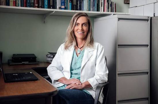 Viva as mulheres cientistas brasileiras! 🇧🇷

Tatiana Coelho de Sampaio, professora da Universidade Federal do Rio de Janeiro, lidera a pesquisa que está devolvendo movimentos a pacientes tetraplégicos.

O estudo utiliza a polilamina, substância experimental voltada à regeneração