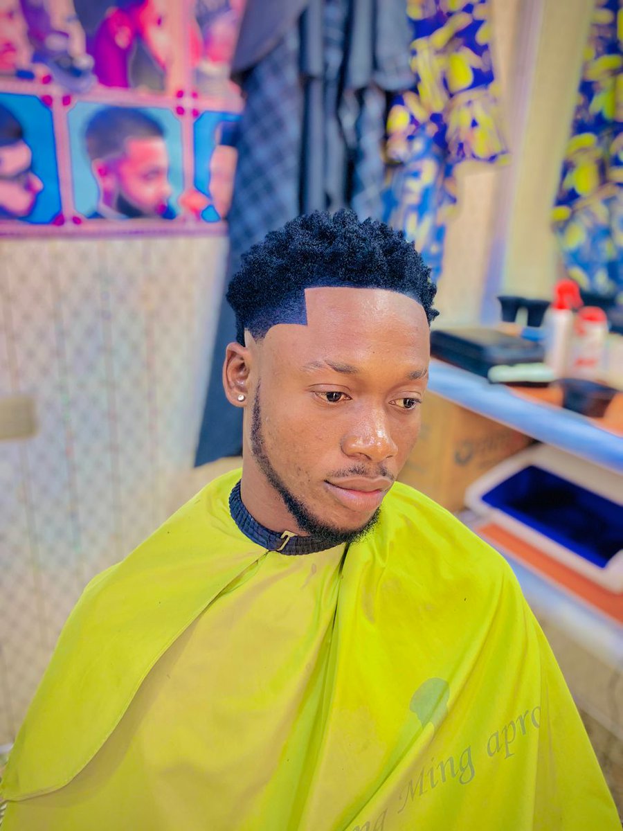 AbdusSalamGuru's tweet image. Precision meets creativity. Another flawless fade crafted with skill and attention to detail. Your next look awaits. ✂️💈 #BarberLife #FadeMaster #HairArt