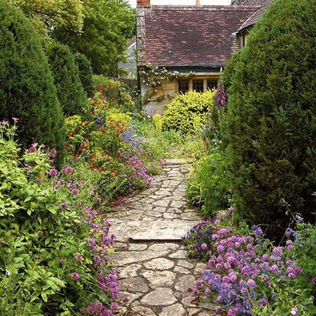 thegardenvsw's tweet image. Now in a real cottage #garden where the limitations are very often the pattern—for example, the curve or the straightness of the path—are automatically imposed by the #gardener, this delightful effect is both restrained and inevitable; it could not, we feel, be otherwise.