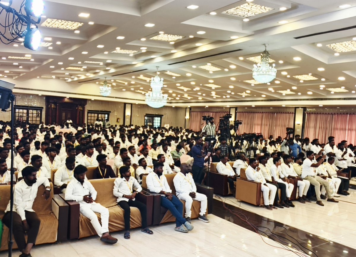 draramadoss's tweet photo. பாட்டாளி மக்கள் கட்சியின், பாட்டாளி மாணவர் சங்க மாநில பொதுக்குழு, சென்னையில் பங்கேற்று உரையாற்றிய போது.! https://t.co/N6uKUM3FOG