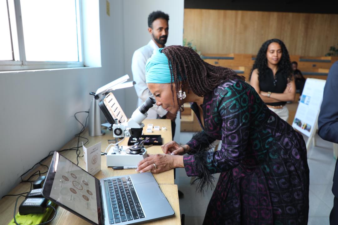 ahunnaeziakonwa's tweet photo. A pleasure to visit the #timbuktoo #ManuTechHub in Addis 🇪🇹 and connect with some of the startups looking to shape #Africa's manufacturing future. 

Investing in @timbuktooafrica links policy, tech, and talent to empower startups and young people to turn ideas into solutions. https://t.co/MS95YfTpDI