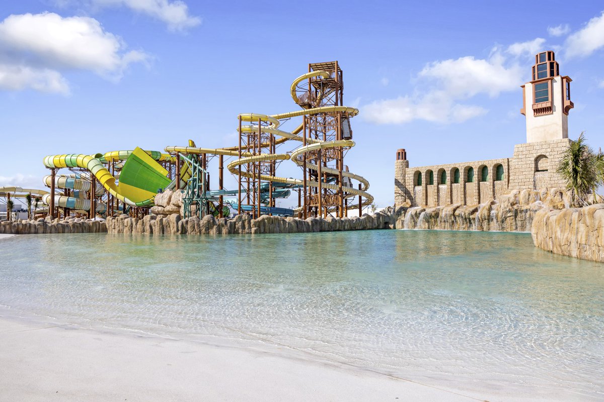 افتتح منتجع ريكسوس مرجانة في مدينة الملك عبدالله الاقتصادية بحضور  وزير السياحة أ. أحمد بن عقيل الخطيب، كأكبر منتجع شامل  All-Inclusive في المملكة 🇸🇦 على مساحة 275 ألف م²، يضم 488 غرفة وجناح، 33 فيلا فاخرة منها فلل عائمة،حوض سباحة يُعتبر الأطول على مستوى الشرق الأوسط بطول 111