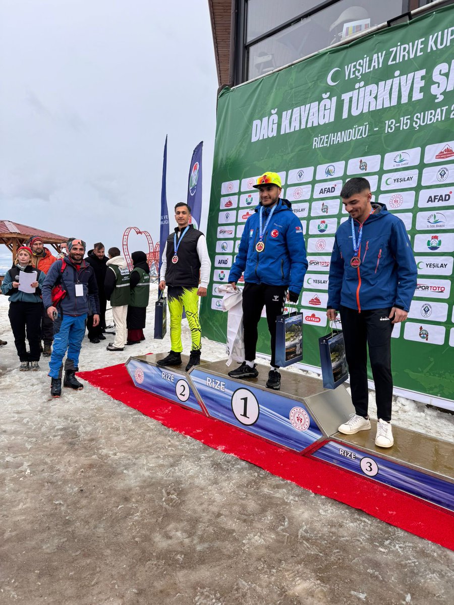 📍 Hakkari

✅ Rize Handüzü Yaylası’nda Türkiye 2.’liği Gururu Hakkari’mizden

🏔️ Handüzü Yaylası’nda düzenlenen Türkiye Dağcılık Federasyonu – Yeşilay Zirve Kupası Dağ Kayağı Türkiye Şampiyonası, 5 ilden 70 sporcunun katılımıyla gerçekleştirildi.

🥈 Hız Yarışı (U20): Görkem
